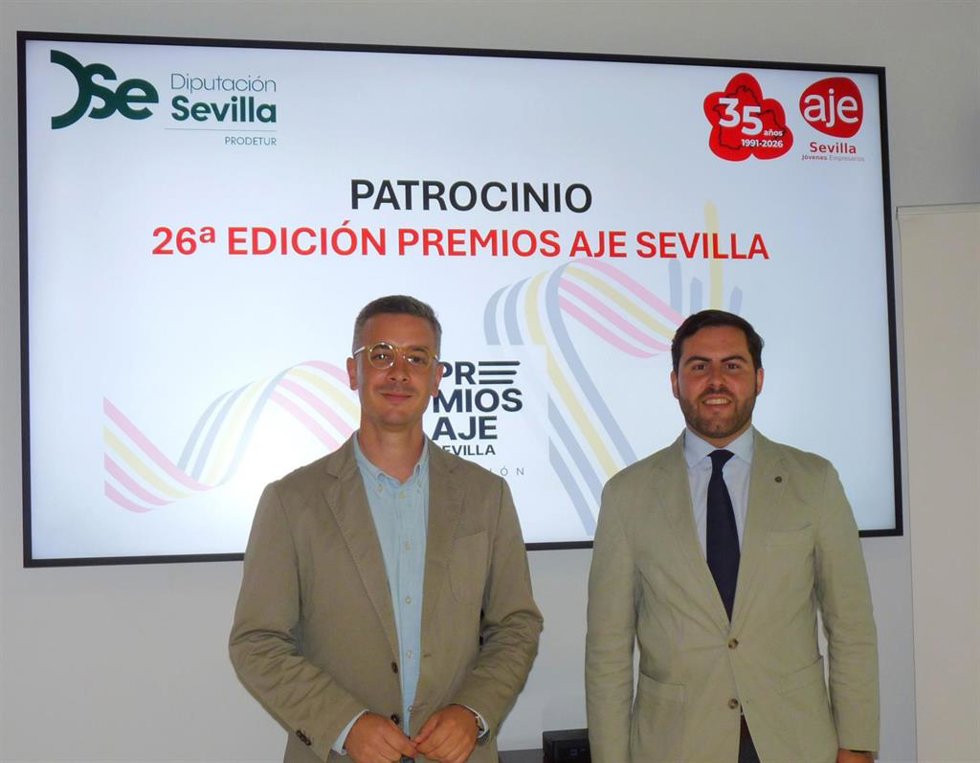 El vicepresidente de Prodetur, Rodrigo Rodríguez Hans, en un encuentro con el presidente de AJE Sevilla, Miguel Ángel Pérez.