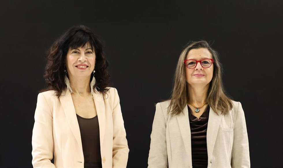 Archivo - La ministra de Igualdad, Ana Redondo (i), y la jueza Carmen Martínez Perza (d) durante la presentación de la Macroencuesta de Violencia contra la Mujer, en el Ministerio de Igualdad, a 3 de diciembre de 2025, en Madrid (España). 