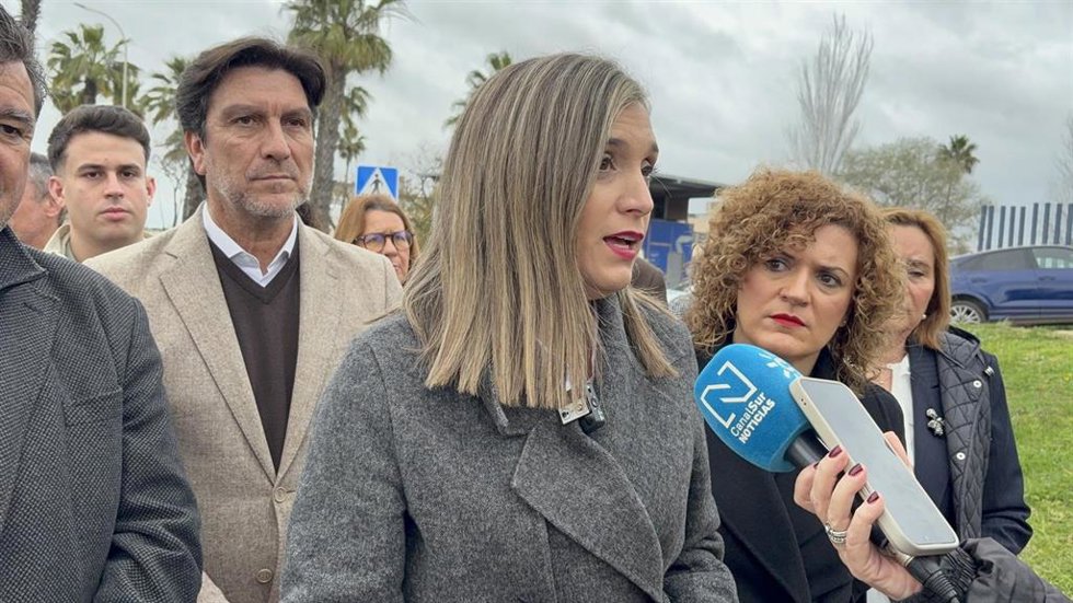 Archivo - La vicesecretaria general del PSOE-A, María Márquez, atiende a los medios en Huelva. (Foto de archivo).