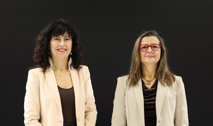 Archivo - La ministra de Igualdad, Ana Redondo (i), y la jueza Carmen Martínez Perza (d) durante la presentación de la Macroencuesta de Violencia contra la Mujer, en el Ministerio de Igualdad, a 3 de diciembre de 2025, en Madrid (España). La encuesta, rea