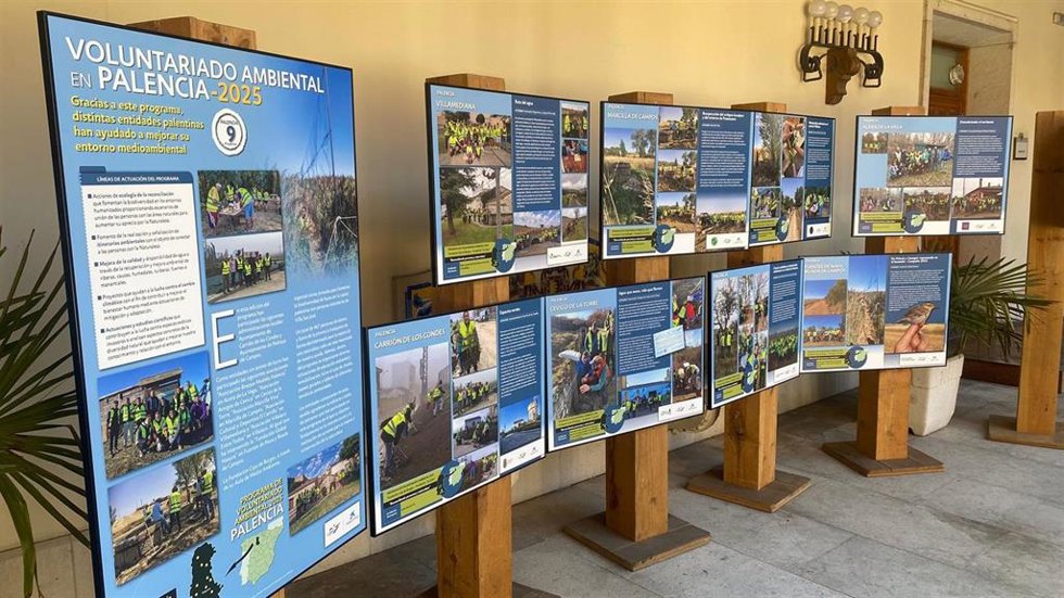 Carteles de la exposición 'Voluntariado Ambiental' en el Palacio de Pimentel de Valladolid