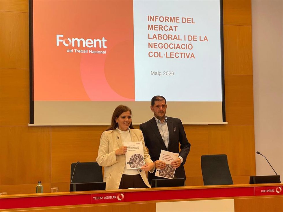 El presidente de la Comisión de Relaciones Laborales de Foment, Luis Pérez, y la directora de Relaciones Laborales, Yésika Aguilar