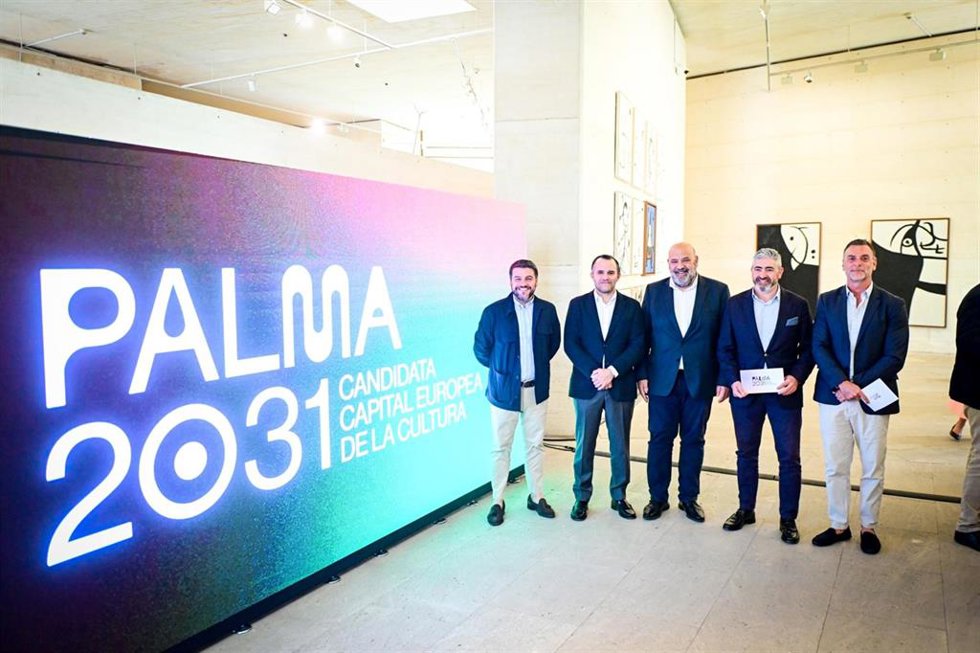 Archivo - El alcalde de Palma, Jaime Martínez, y el regidor de Cultura, Javier Bonet, en la presentación de la imagen corporativa de la candidatura de Palma como Capital Europea de la Cultura 2031.