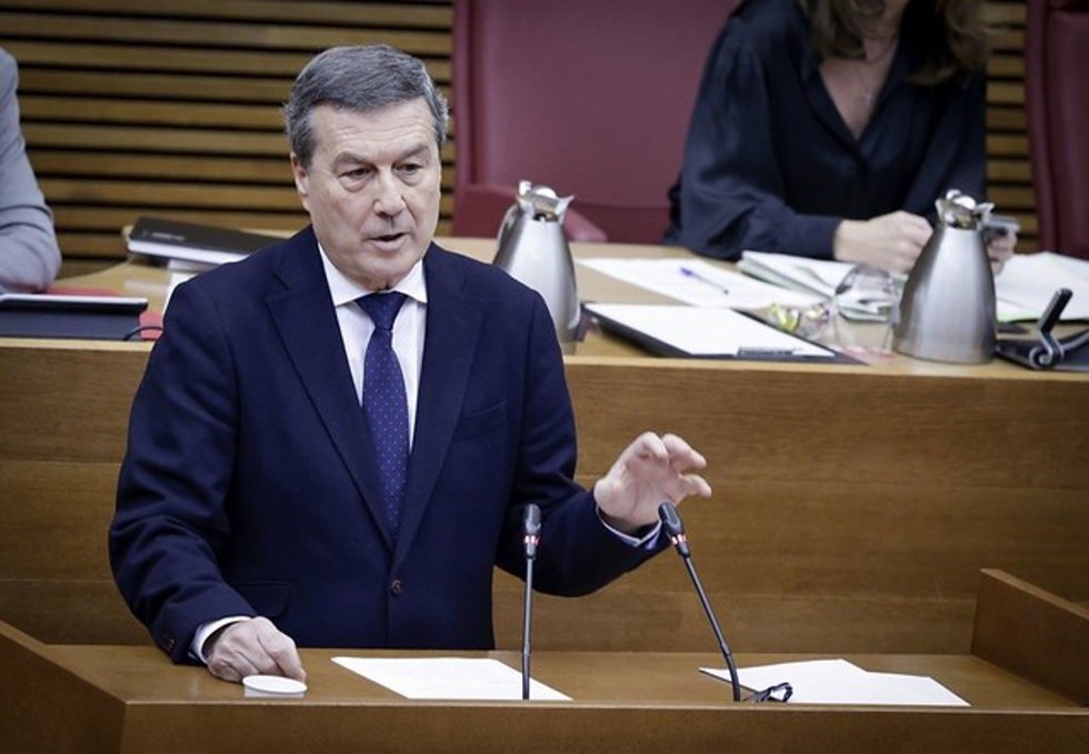 Archivo - El conseller de Sanidad, Marciano Gómez, en Les Corts
