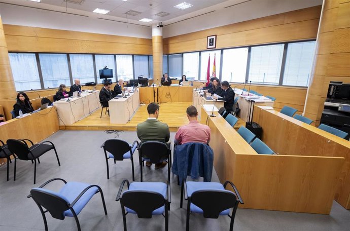 Los acusados en la primera jornada del juicio por el 'caso Vivotecnia' en el Juzgado de Instancia de Madrid, a 7 de mayo de 2026, en Madrid (España). Dos técnicos del laboratorio Vivotecnia son juzgados  hoy y mañana, 7 y 8 de mayo, por presunto maltrato 