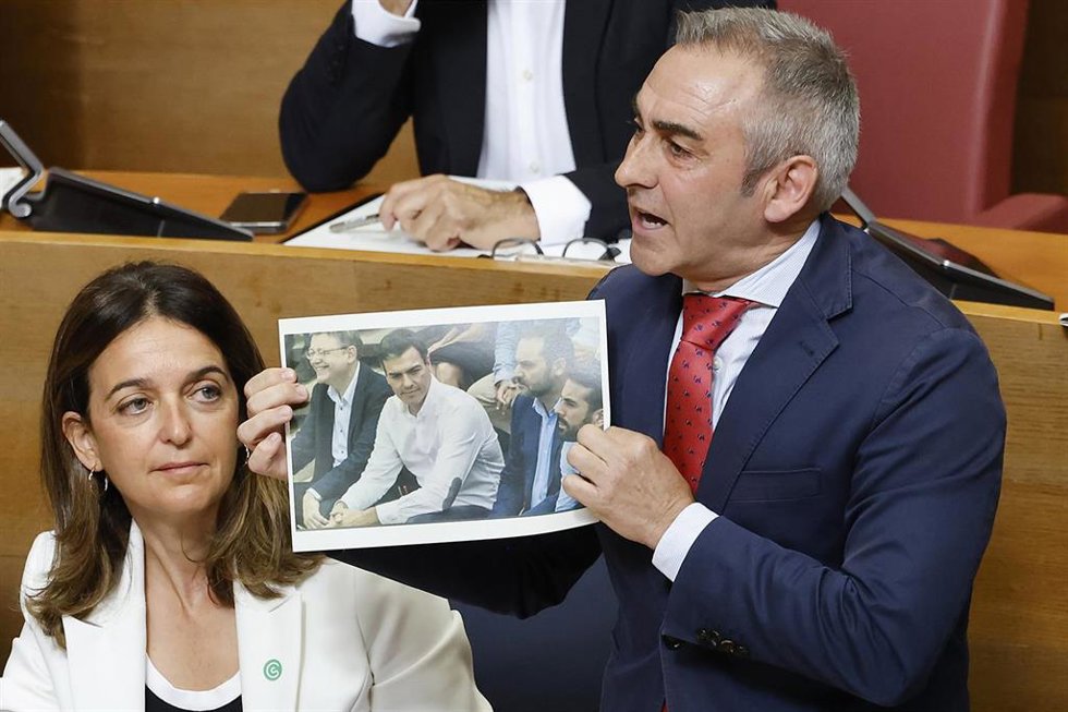 El portavoz del Consell, Miguel Barrachina, en Les Corts
