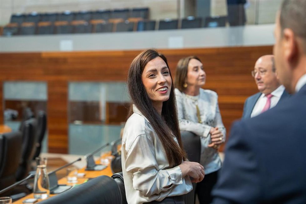 Inés Checa Mallebrera, nueva portavoz del Grupo Parlamentario Vox en la Asamblea de Extremadura