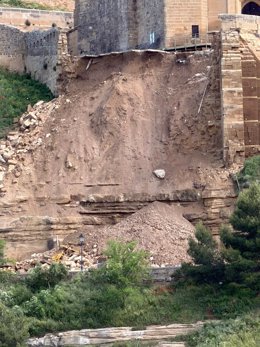 Técnicos desplazados a San Vicente de la Sonsierra valoran los daños tras un desprendimiento en el castillo