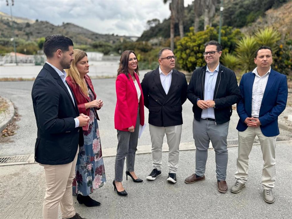 La candidata del PP a las elecciones del 17M, Rocío Díaz, ha destacado la apuesta de Moreno en Granada por el agua "frente a los incumplimientos de Gobierno de España"