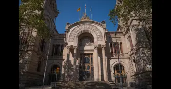 La Audiencia de Barcelona mantiene en prisión al padre y deja libre a la madre del bebé maltratado