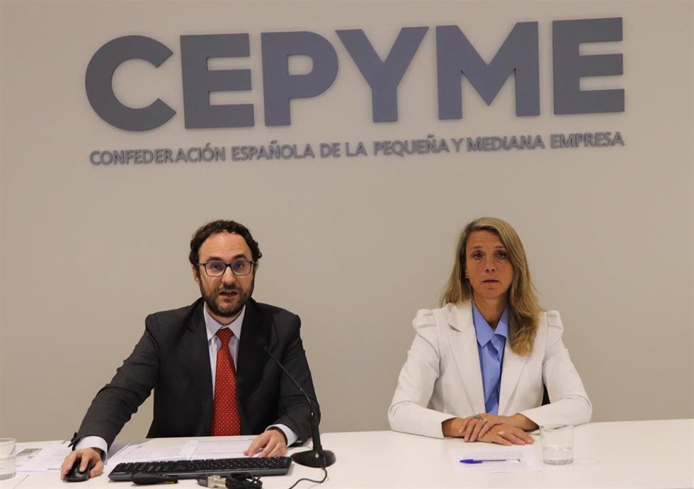 Ángela de Miguel, presidenta de Cepyme y el Director de Economía y Políticas Sectoriales de la Confederación, Francisco Vidal