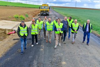 La presidenta de la Diputación de Palencia, Ángeles Armisén, visita las obras de mejora de la PP-4311.