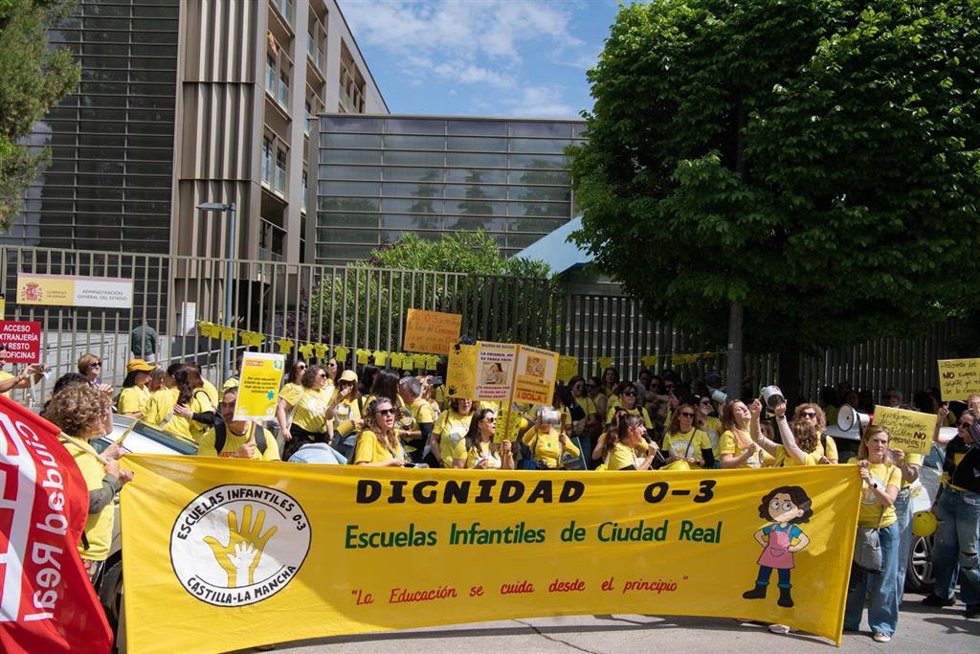 La huelga de escuelas infantiles se deja sentir en Castilla-La Mancha con un seguimiento cercano al 60%.