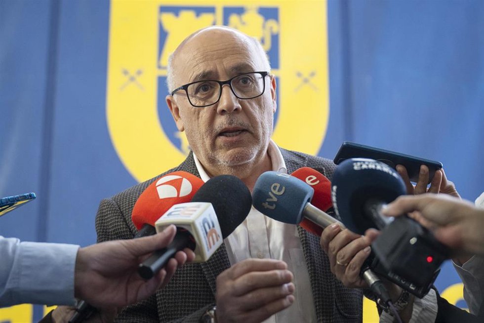 El presidente del Cabildo de Gran Canaria, Antonio Morales, atiende a los medios de comunicación
