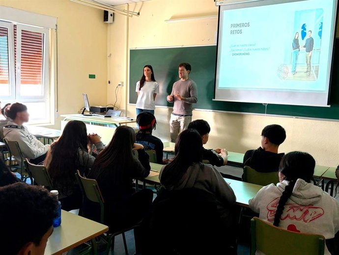 Uno de los talleres celebrados por la UCAV durante la Semana de la Investigación, en el Instituto Isabel de Castilla de Ávila