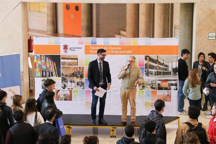 La Facultad de Ciencias Económicas y Empresariales de la Universidad de León (ULE) ha acogido una nueva edición de la 'Jornada de Salidas Profesionales'.