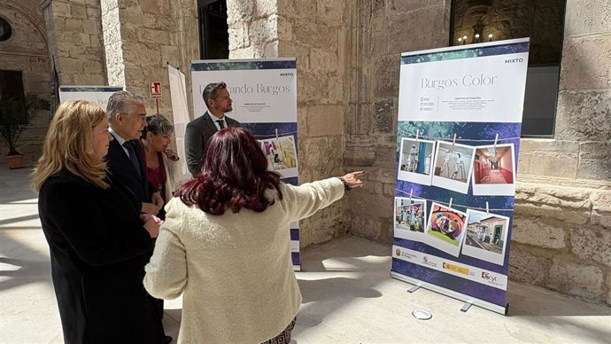 Un momento de la inauguración de la muestra.