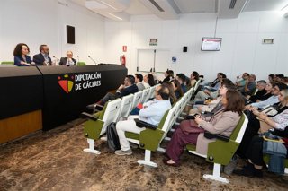 Inauguración de las jornadas 'La Administración local en el tiempo presente', una cita formativa organizada por el Máster de Gestión y Administración Local de la Universidad de Extremadura y la Diputación de Cáceres