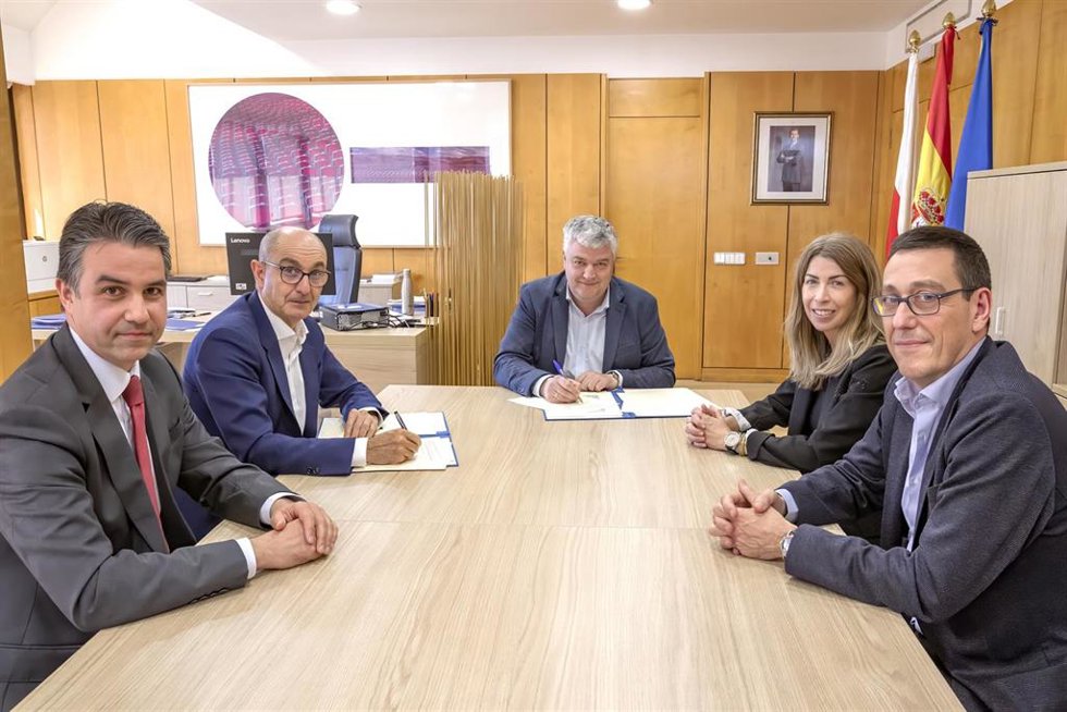 Firma del convenio entre el ICAF e Iberaval