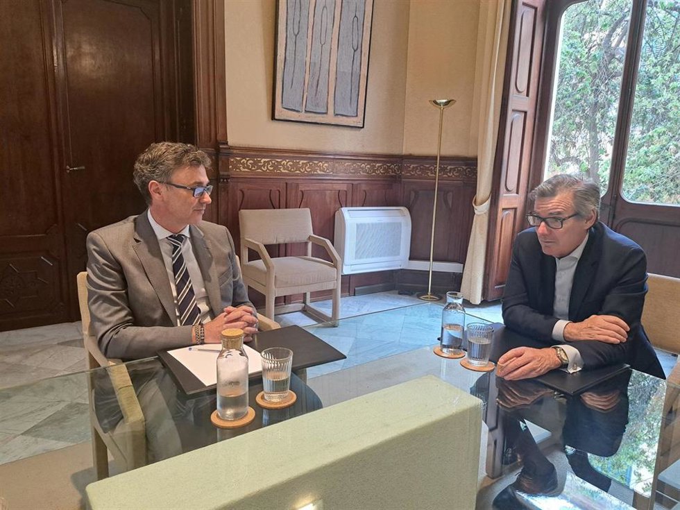 El vicepresidente Costa recibe al presidente de la CNMV, Carlos San Basilio.