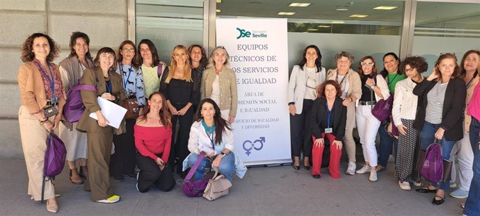 Encuentro de trabajo técnico con profesionales de los Puntos de Igualdad Municipales (PIM) de la provincia en la Diputación.