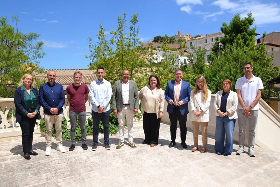 Visita del conseller de Turismo del Consell de Mallorca, Guillem Ginard, a Capdepera.