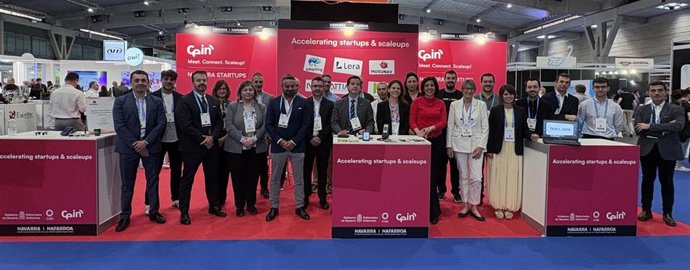 El consejero Irujo junto a los representantes navarros que participan estos días en la feria Advanced Factorie.