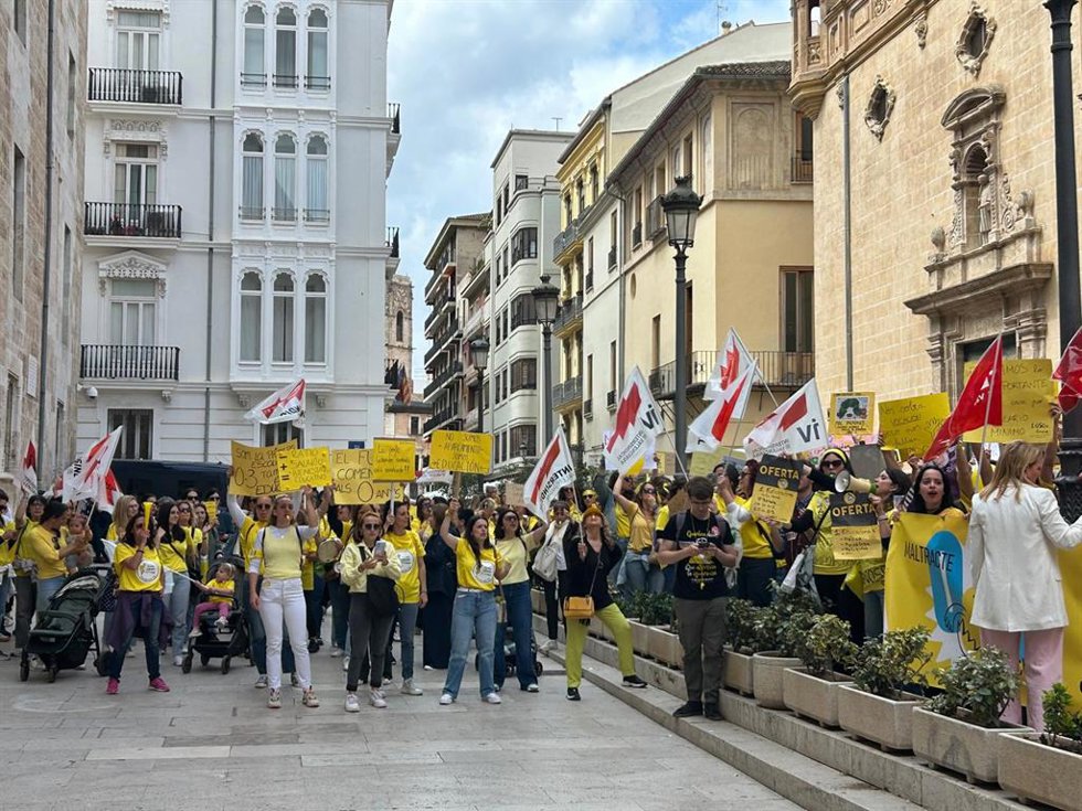 Protesta de profesores de escuelas infantiles ante Les Corts