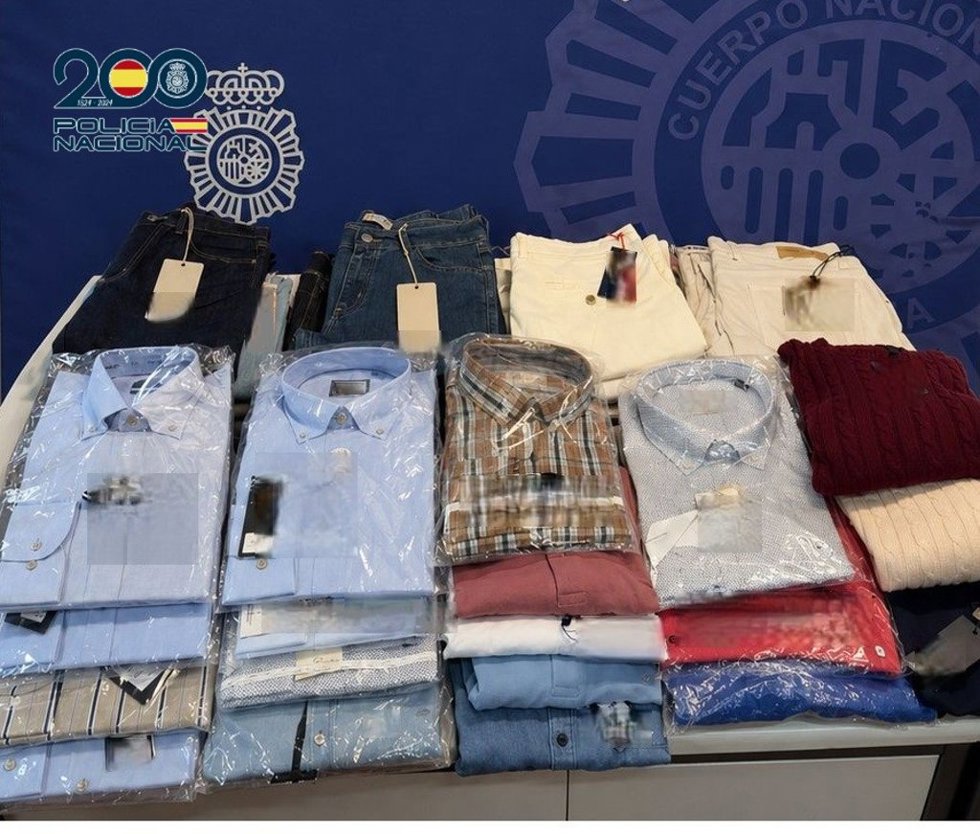 La Policía Nacional detiene a un varón como presunto autor de un delito de robo con fuerza cometido en un establecimiento textil ubicado en la zona de Ciudad Jardín de Córdoba.