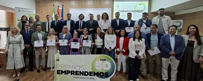Foto de familia de la entrega de premios.