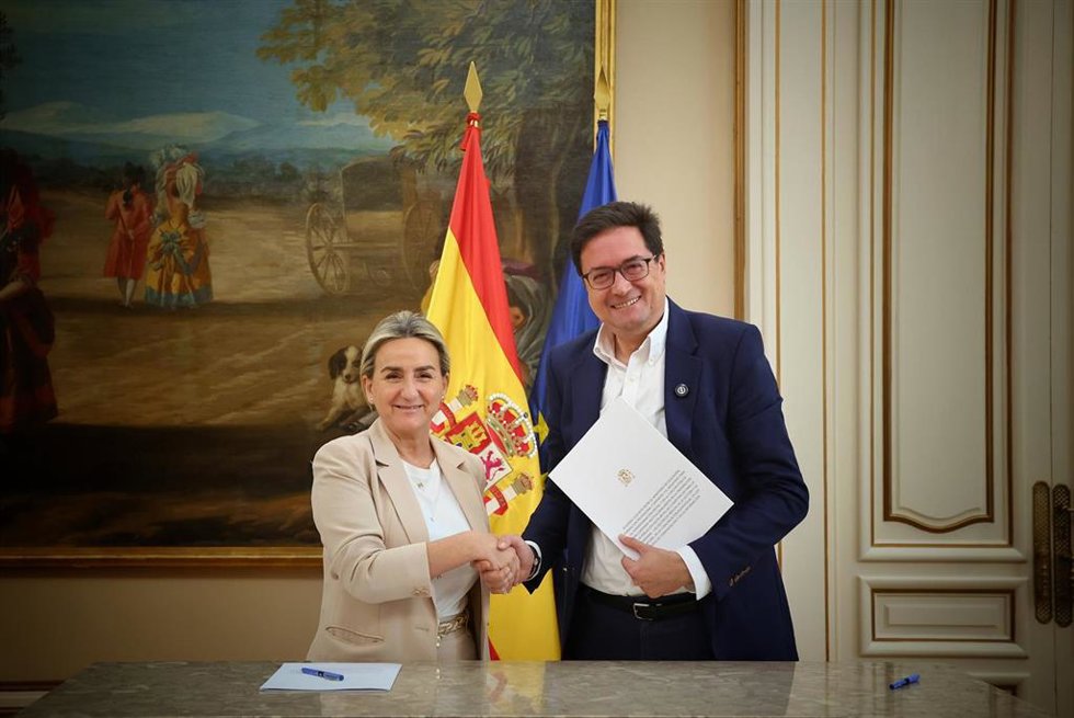 El ministro para la Transformación Digital y de la Función Pública, Óscar López, y la ministra de Educación, Formación Profesional y Deportes, Milagros Tolón,