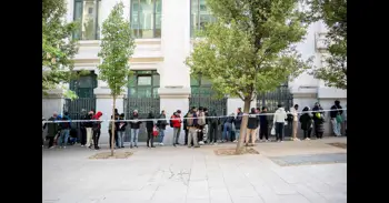 Experto en extranjería denuncia un "contrasentido" en la regularización: admitidos a trámite pero sin poder trabajar