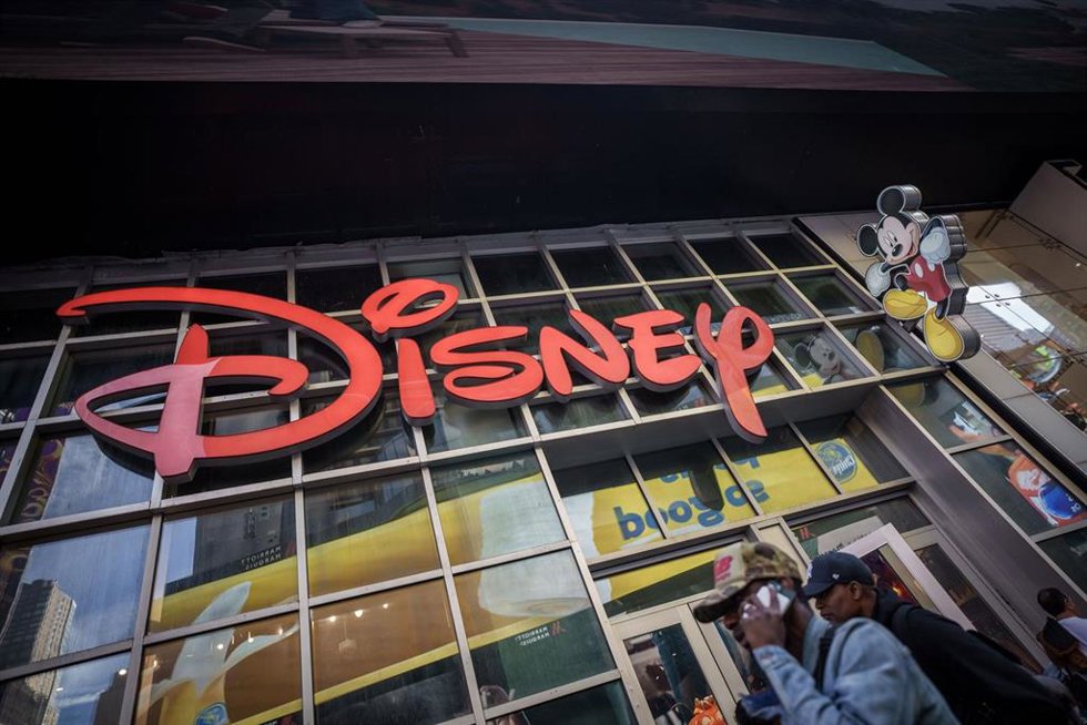 Archivo - Logo de Disney en Manhattan.