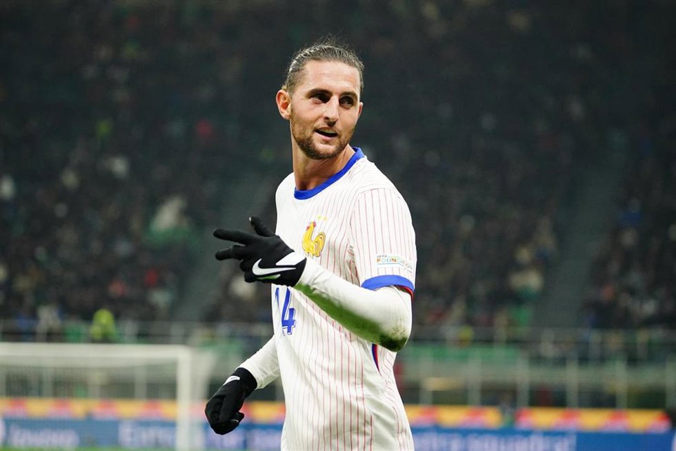 Archivo - El centrocampista internacional francés Adrien Rabiot. 