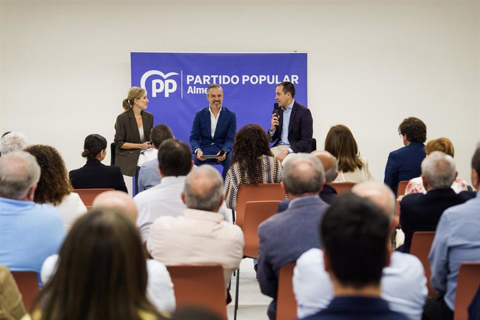El vicesecretario de Economía del Partido Popular, Juan Bravo, participa en un acto con empresarios en Vera (Almería).