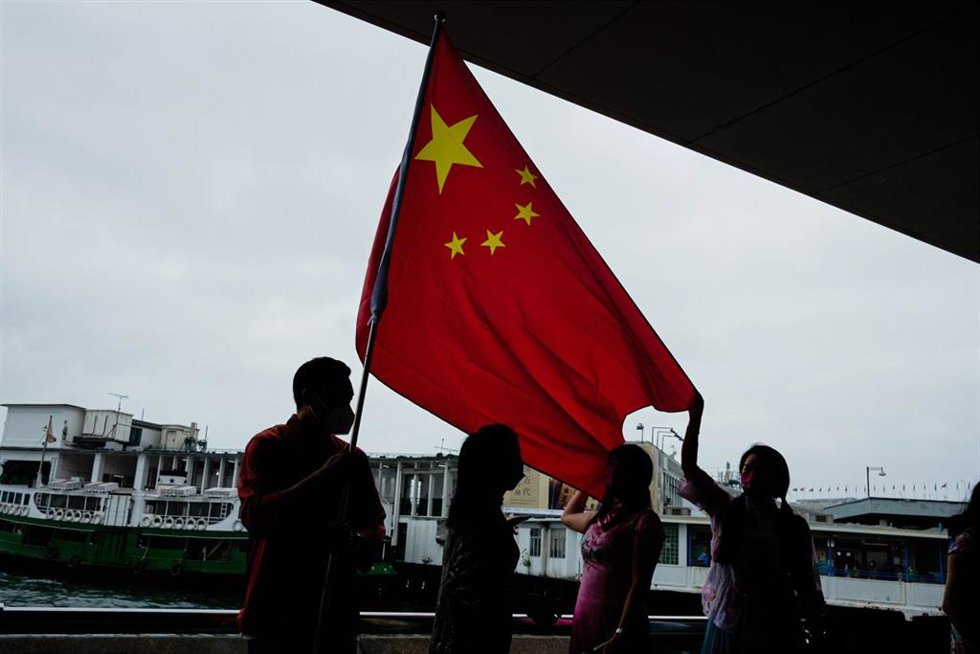 Archivo - Imagen de archivo de una bandera de China.