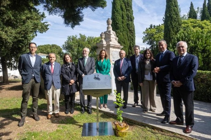La Real Academia de Ingeniería dona al Bosque de los Zaragozanos 250 olmos en homenaje a Ramón de Pignatelli