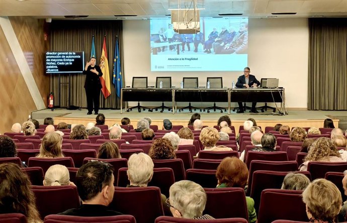 El director general de Promoción de la Autonomía Personal y Mayores, Enrique Rodríguez Nuño, durante la presentación de los resultados del Programa de Atención a la Fragilidad en los centros de atención a personas mayores.