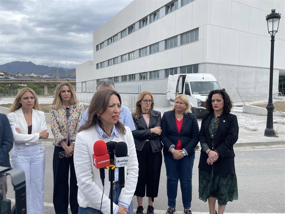 La presidenta del PP de Málaga, Patricia Navarro, en un acto de campaña en Nerja.