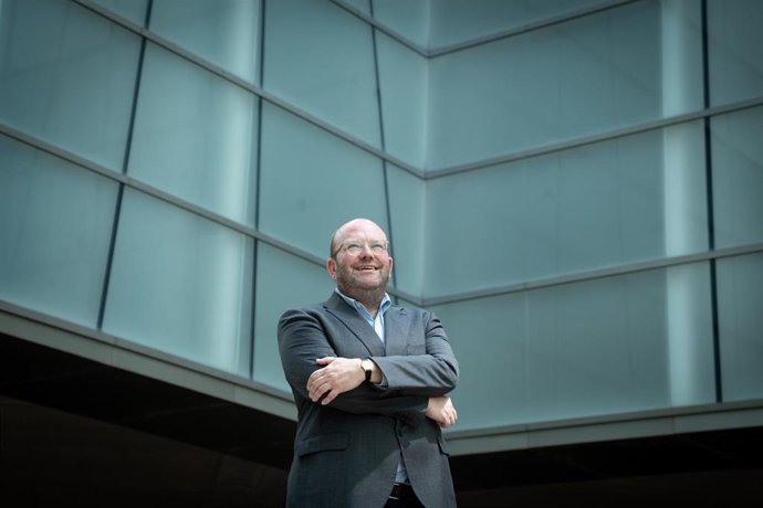 Archivo - El director de L’Auditori de Barcelona, Víctor Medem, posa para Europa Press, en el exterior de L’Auditori de Barcelona, a 17 de junio de 2025, en Barcelona