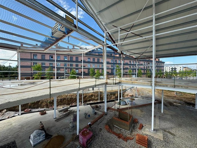 Obras del futuro centro de escalada Sputnik Climbing Asturias que se está construyendo en Lugones.