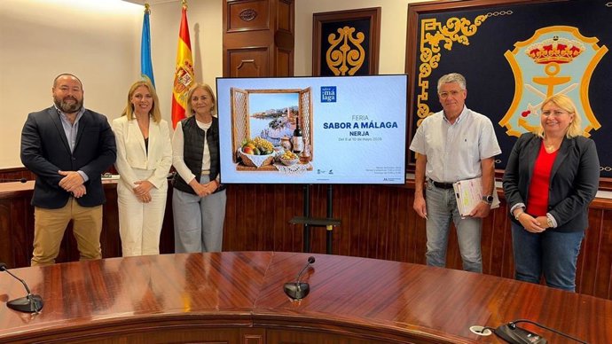La diputada provincial Nieves Atencia participa en la presentación de la Feria Sabor a Málaga Nerja.