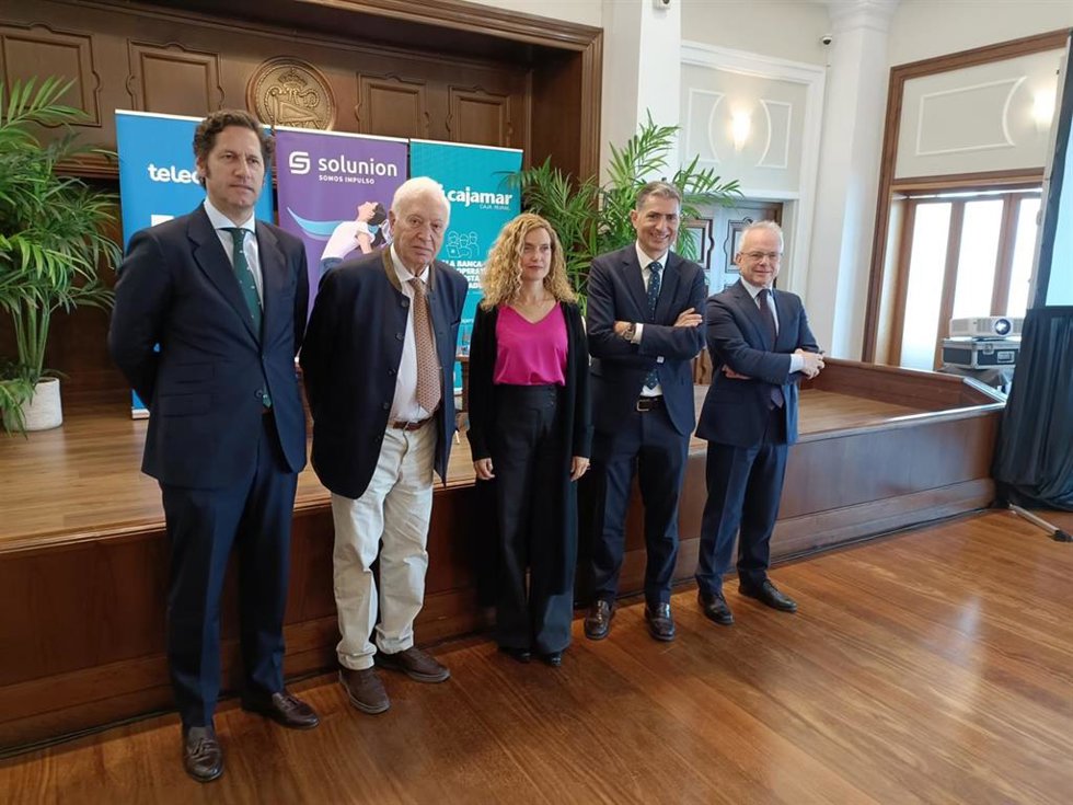 El exministro de Asuntos Exteriores y de Cooperación, Manuel García-Margallo y la exministra de Política Territorial y Función Pública, Meritxell Batet, participan en un encuentro sobre la situación geopolítica actual, en el Club de Regatas de Gijón.