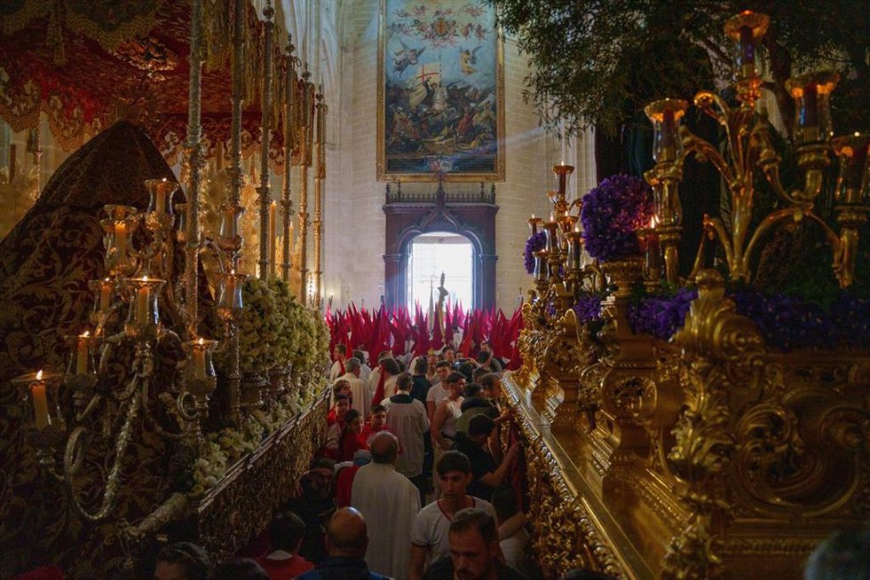 Archivo - Hermandad del Prendimiento antes de salir a las calles de Jerez desde la Iglesia de Santiago.