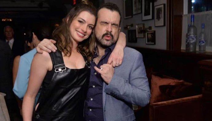 Nacho Vigalondo y Anne Hathaway
