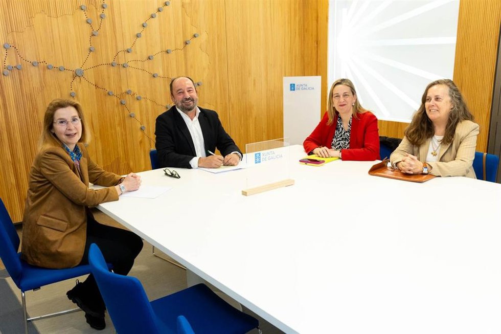 El director de Turismo de Galicia, Xosé Merelles, y la concejala de Turismo, Míriam Louzao, reunidos, a 7 de mayo de 2026.