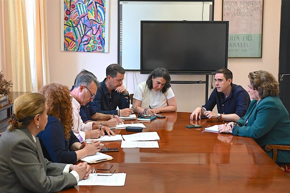 Reunión de la Plataforma de la A-2004 con Junta y Ayuntamiento de Jerez.