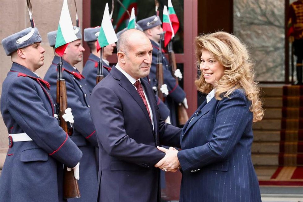 Archivo - Rumen Radev y la presidenta de Bulgaria, Iliana Yotova.