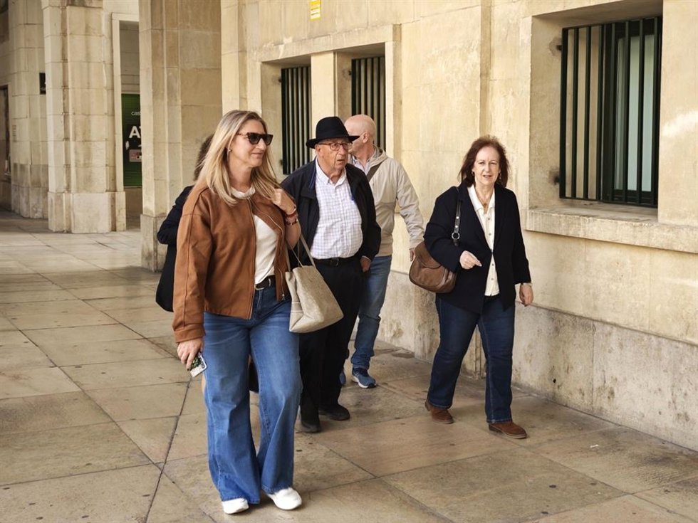 Julio de España a su llegada al juicio en la Audiencia de Alicante