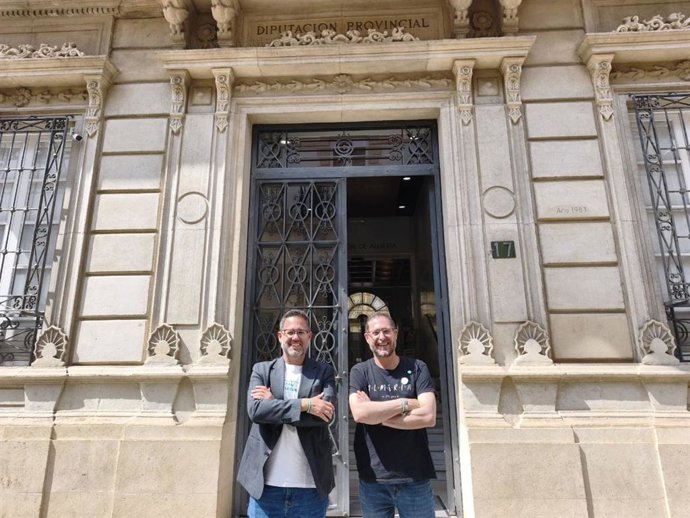 El portavoz y candidato de Adelante Andalucía a la Presidencia de la Junta, José Ignacio García, junto al candidato de la formación por Almería, Diego Crespo.